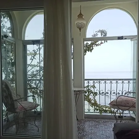 Amazing House With Balcony And Mesmerizing View Right Next To The Sea In Kusadasi *