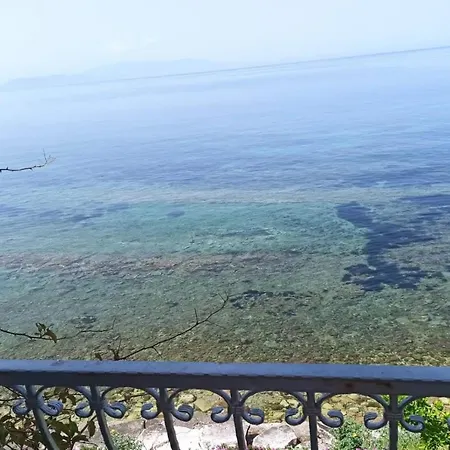 Tatil Evi Amazing House With Balcony And Mesmerizing View Right Next To The Sea In Kusadasi *
