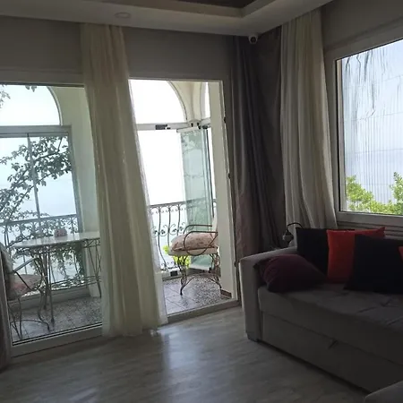 Amazing House With Balcony And Mesmerizing View Right Next To The Sea In Kusadasi *