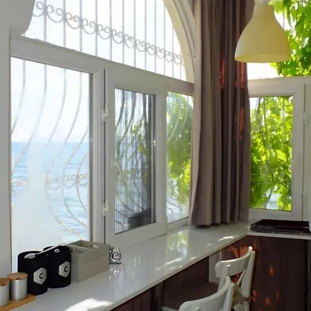 Amazing House With Balcony And Mesmerizing View Right Next To The Sea In Kusadasi Aydın