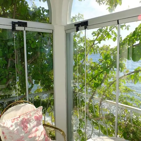 Amazing House With Balcony And Mesmerizing View Right Next To The Sea In Kusadasi Holiday home